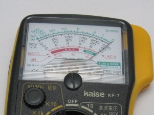 アナログテスターメーター　原点調節つまみ